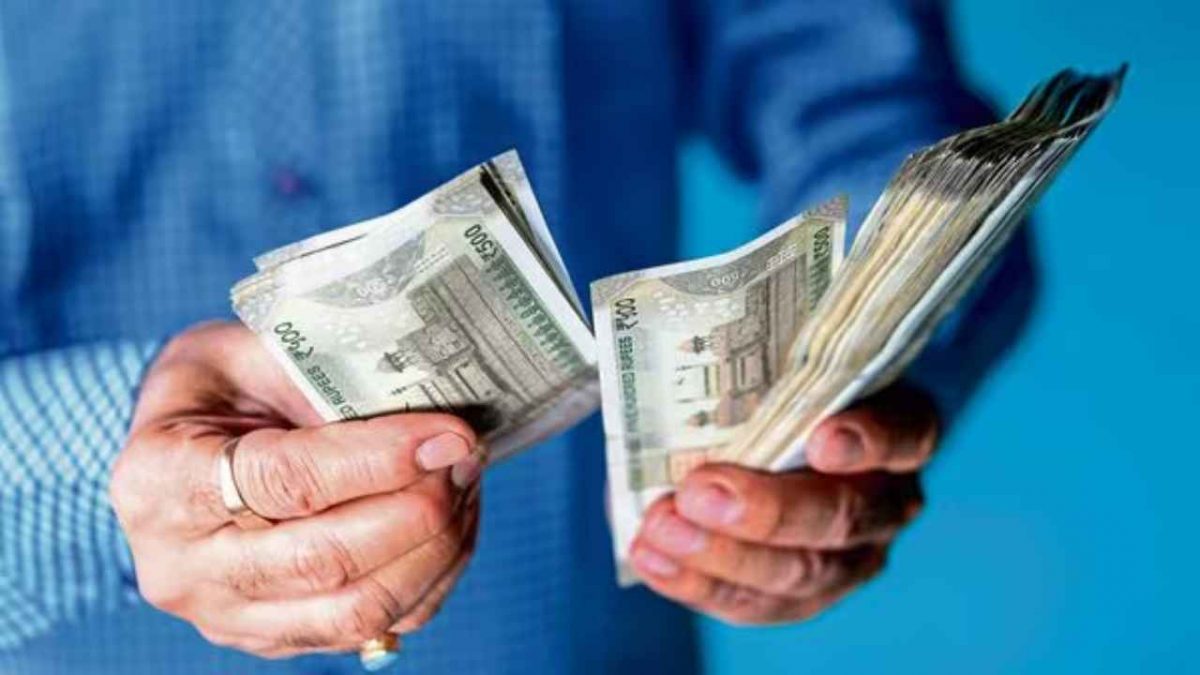 শুধু DA (Dearness Allowance) বৃদ্ধি নয়! এবার কেন্দ্রীয় সরকারি কর্মীদের জন্য এল নতুন সুখবর, মিলতে চলেছে ৪২ দিনের বিশেষ ছুটি
