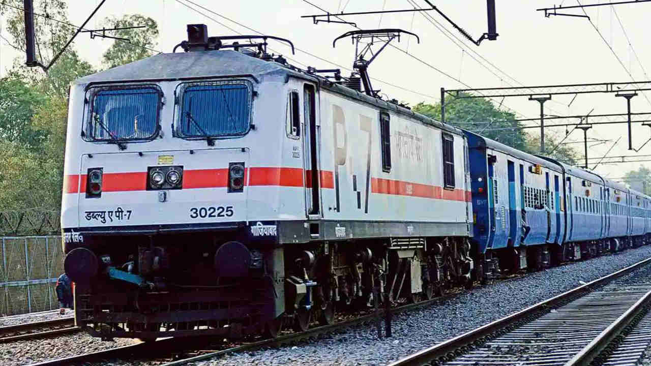 Howrah to Delhi