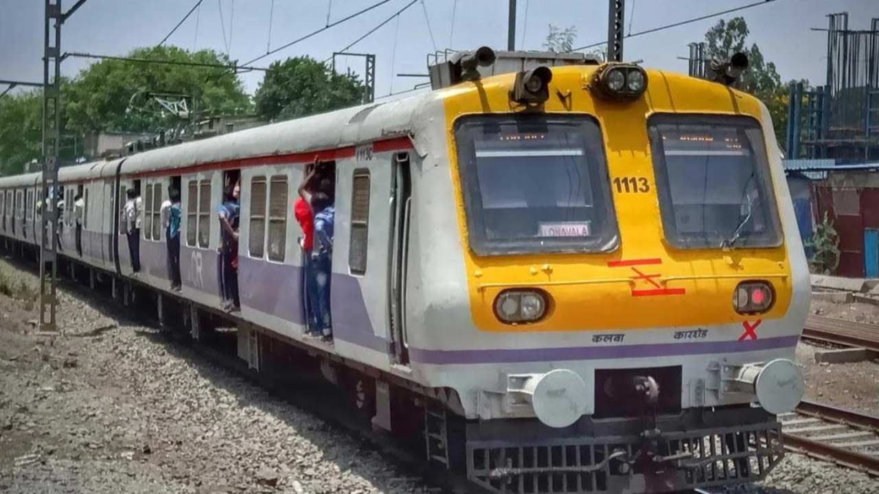 Local Train: বর্ষায় আর যাত্রী দুর্ভোগ নয়! রেল পরিষেবা স্বাভাবিক রাখতে শিয়ালদহ ডিভিশনের ১২টি বড় পদক্ষেপ! 
