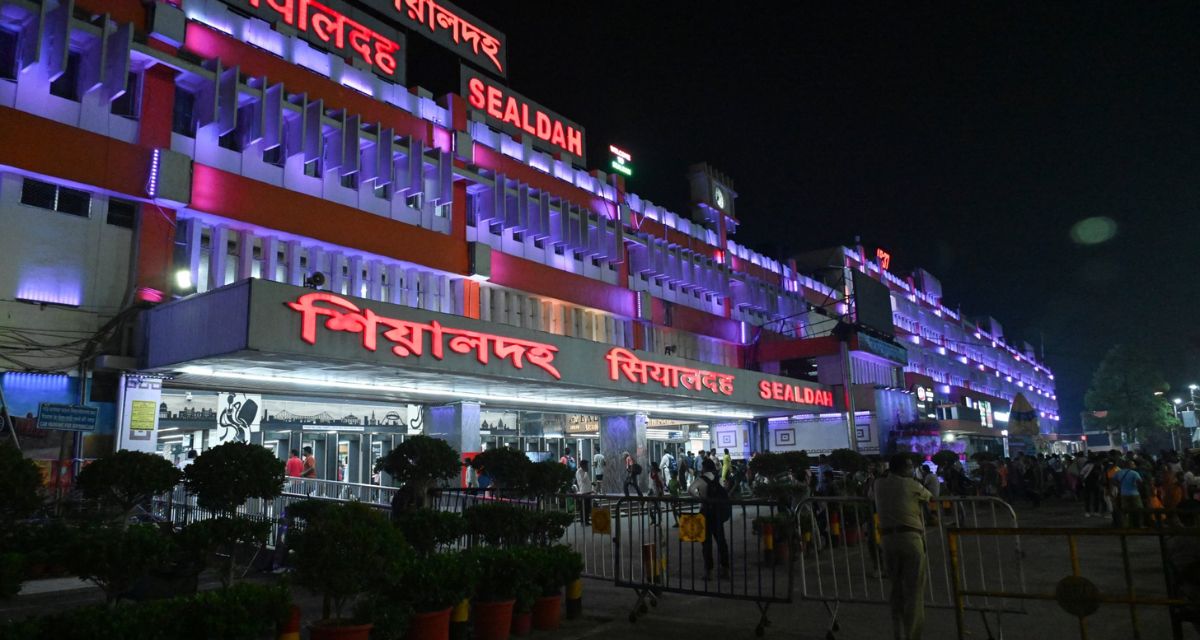 Sealdah Division: বদলে যাচ্ছে দমদম ও বিধাননগর স্টেশন, যাত্রী ভিড় সামলাতে রেলের বড় সিদ্ধান্ত!