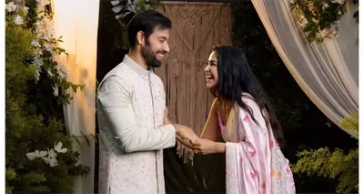 ‘ছোট্ট আনন্দি’ এখন বড় সুখে! দীর্ঘদিনের প্রেমিক মিলিন্দকে বাগদান পরিয়ে নতুন জীবনের পথে অভিকা গর! 2 Avika Gor and Milind Engagement photos