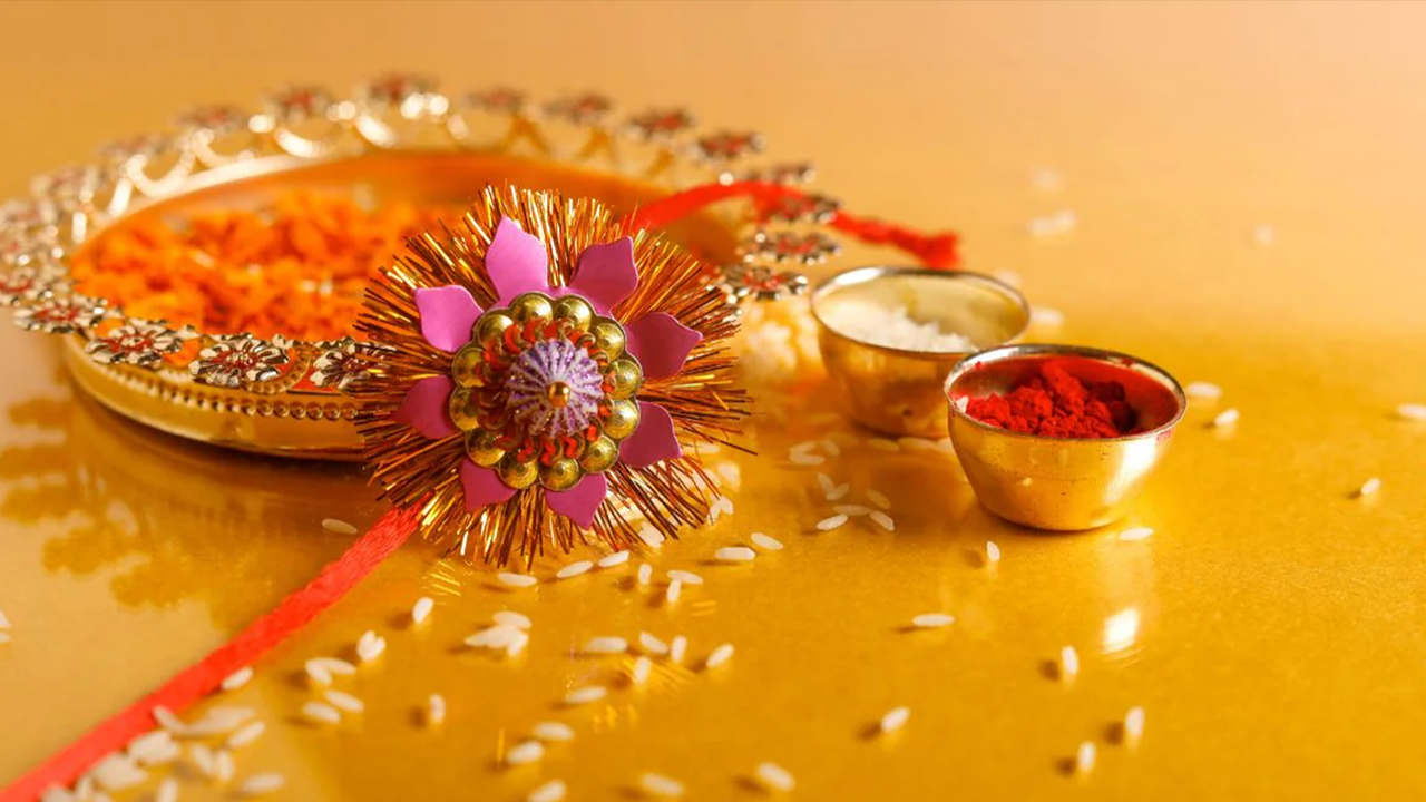 ভাই-বোনের জন্য রাখী দিবসে পাঠান হৃদয়ছোঁয়া ৩০টি শুভেচ্ছা বার্তা! 1 Rakhi Wishes In Bengali 2025
